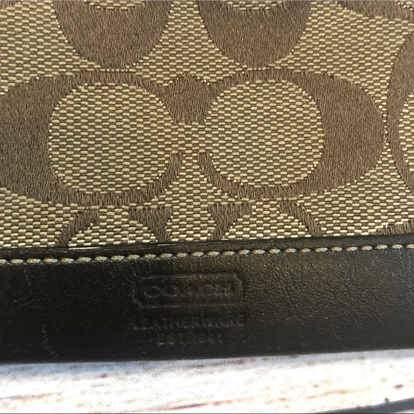 Authentic COACH coin purse - Picture 2 of 5